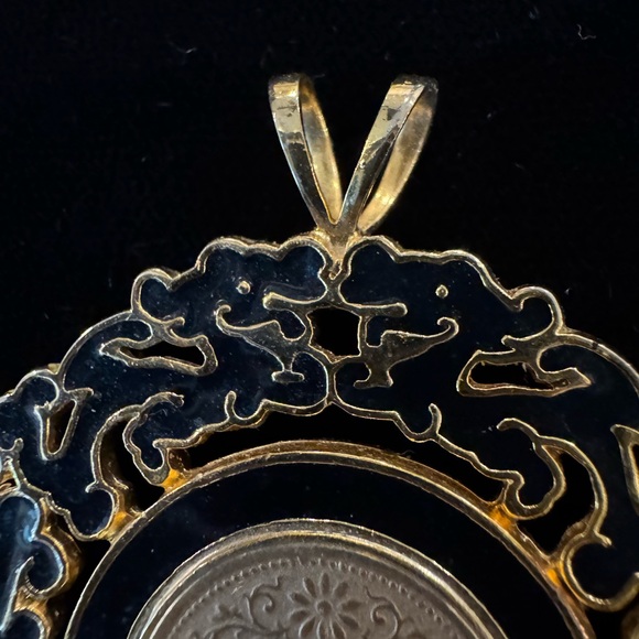Elegant Black Enamel and Gold-Tone Japanese Coin Pendant with Dragon Bezel - Picture 5 of 6